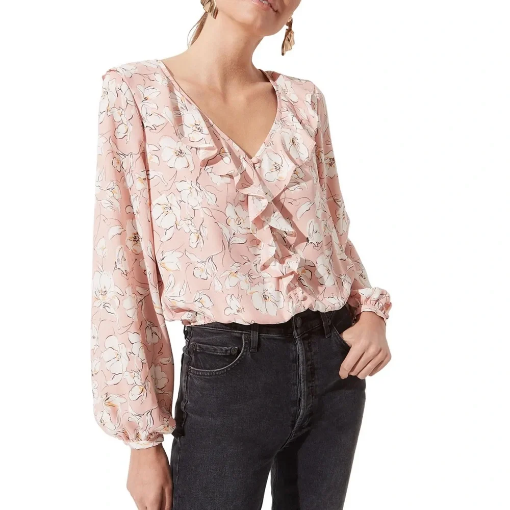 astr | ruffled button-front floral v-neck blouse blush pink m